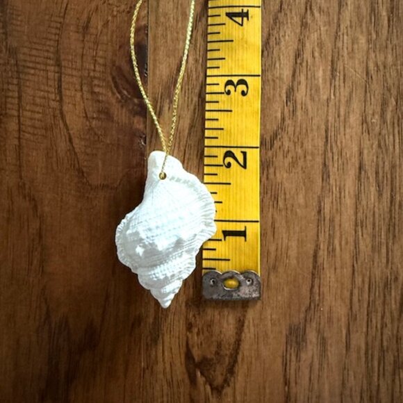 20 white resin conch seashell shell Christmas ornaments gold ribbon - Picture 3 of 6